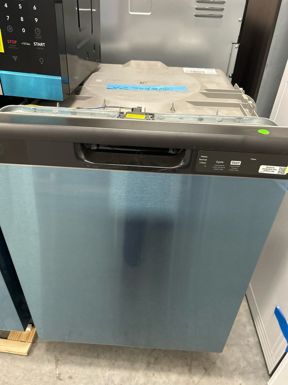GE GDF460PSTSS Dishwasher with Front Controls
