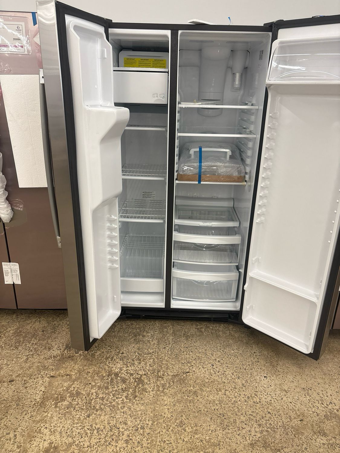 GE25.3 CU Ft Side By Side Refrigerator Mhc1