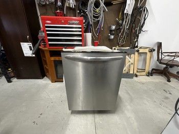 Pre-Owned Frigidaire 24 inch Dishwasher FGID24600QF6A