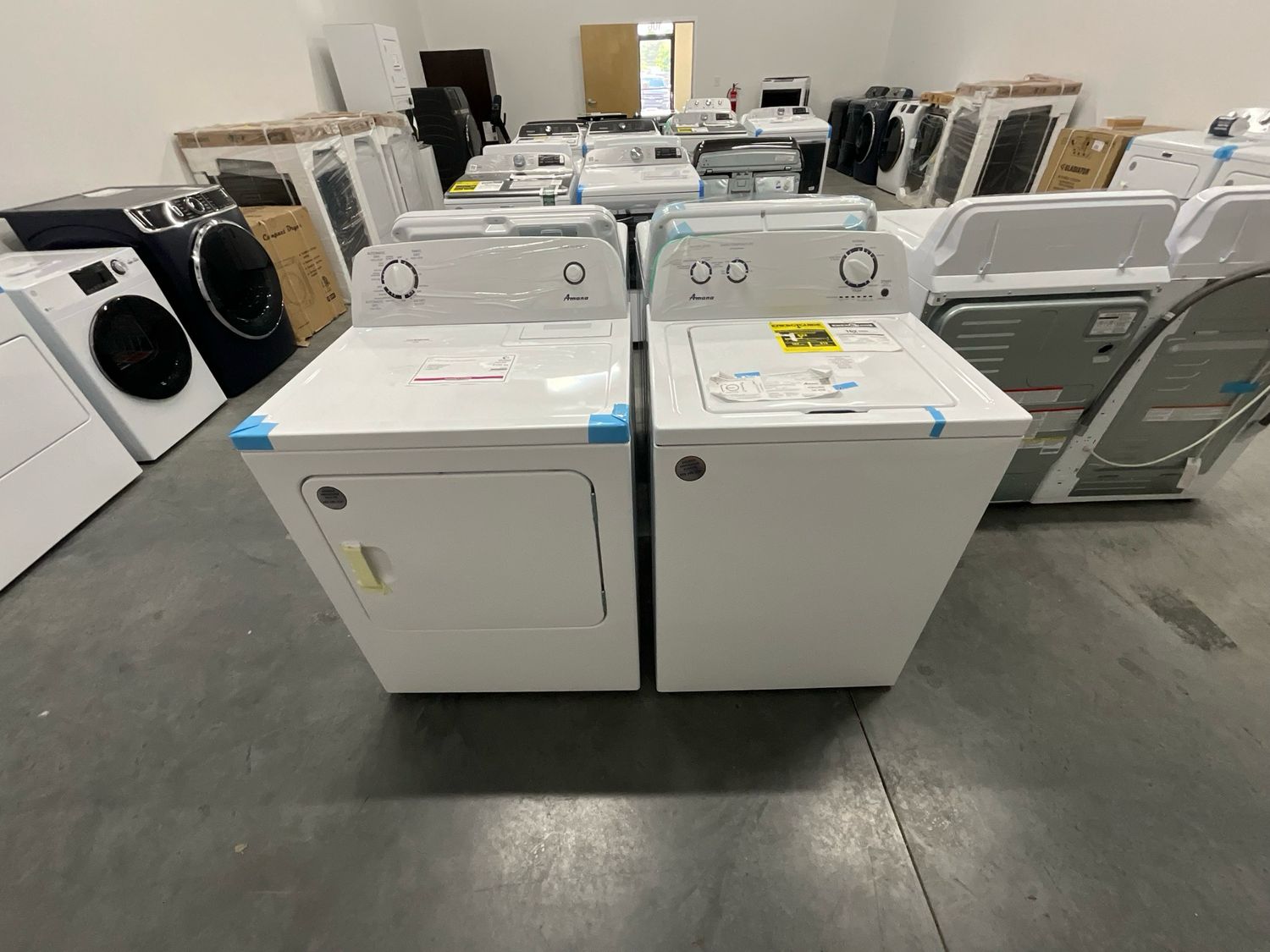 Washer And Dryer Set Amana (NTW4516FW) 3.5 Cu Ft Top-Load Washer With Dual Action Agitator And (NED4655EW) 6.5 Cu Ft Electric Dryer