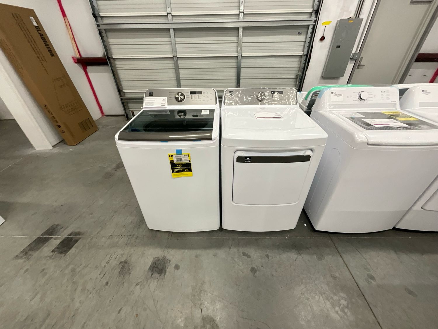 Kenmore Set In White, Kenmore KM2629262 4.5 Cu Ft Top-load Washer W/Impeller And Kenmore 69162 7.0 Cu Ft Electric Dryer