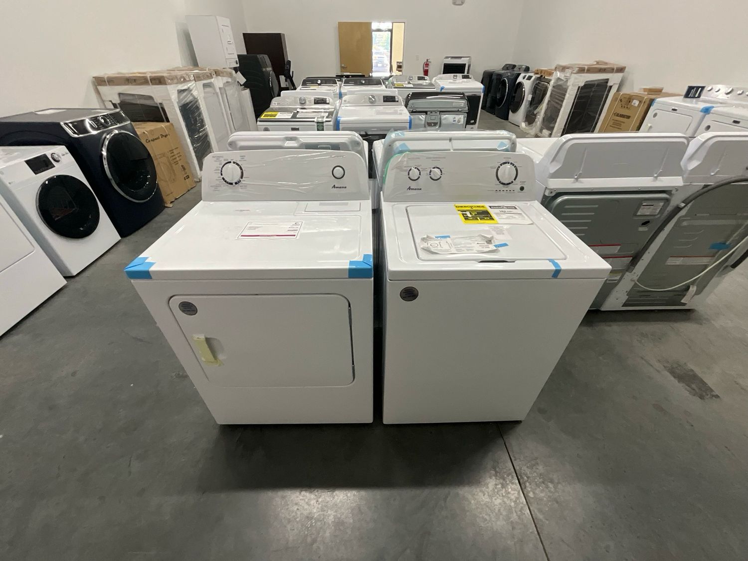 Amana Set In White, Amana NTW4516FW 3.5 Cu Ft Top-load Washer With Dual Action Agitator And Amana NED4655EW 6.5 Cu Ft Electric Dryer White