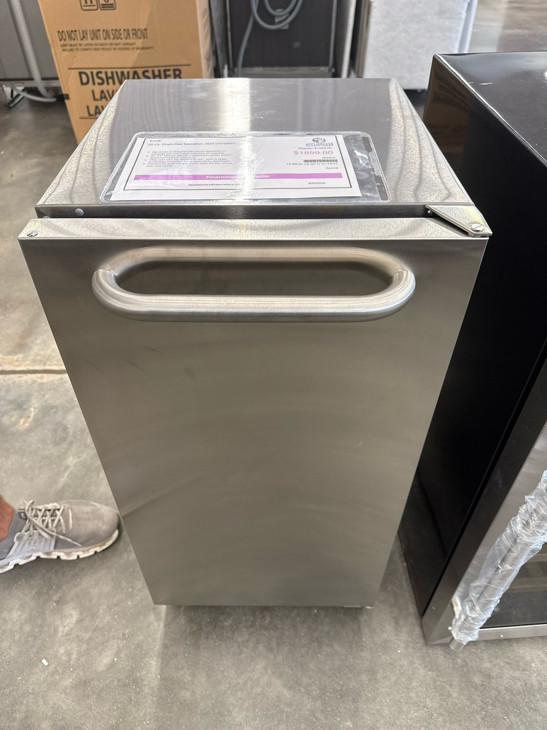 Summit BIM26H32 25 lb Drain Free Ice Maker ADA Compliant
