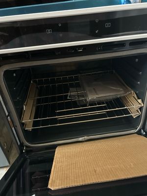 Whirlpool Smart 30-in Self-cleaning Smart Single Electric Wall Oven (White) Model WOS51EC0HW