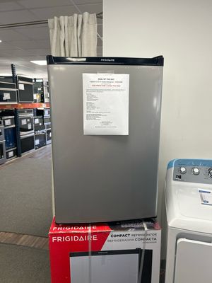 Frigidaire 4.5 Cu. Ft. Compact Dorm Refrigerator FFPE4533UM Mini Fridge
