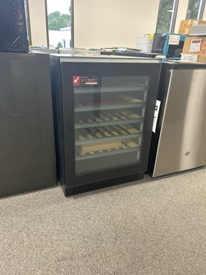 NEW Vintec 41 Bottle Single-Zone Wine Cabinet