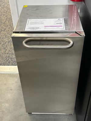 Summit BIM26H32 25 lb Drain Free Ice Maker ADA Compliant