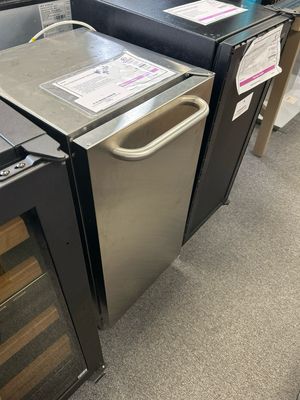 Summit BIM26H32 25 lb Drain Free Ice Maker ADA Compliant