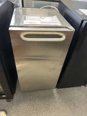 Summit BIM26H32 25 lb Drain Free Ice Maker ADA Compliant
