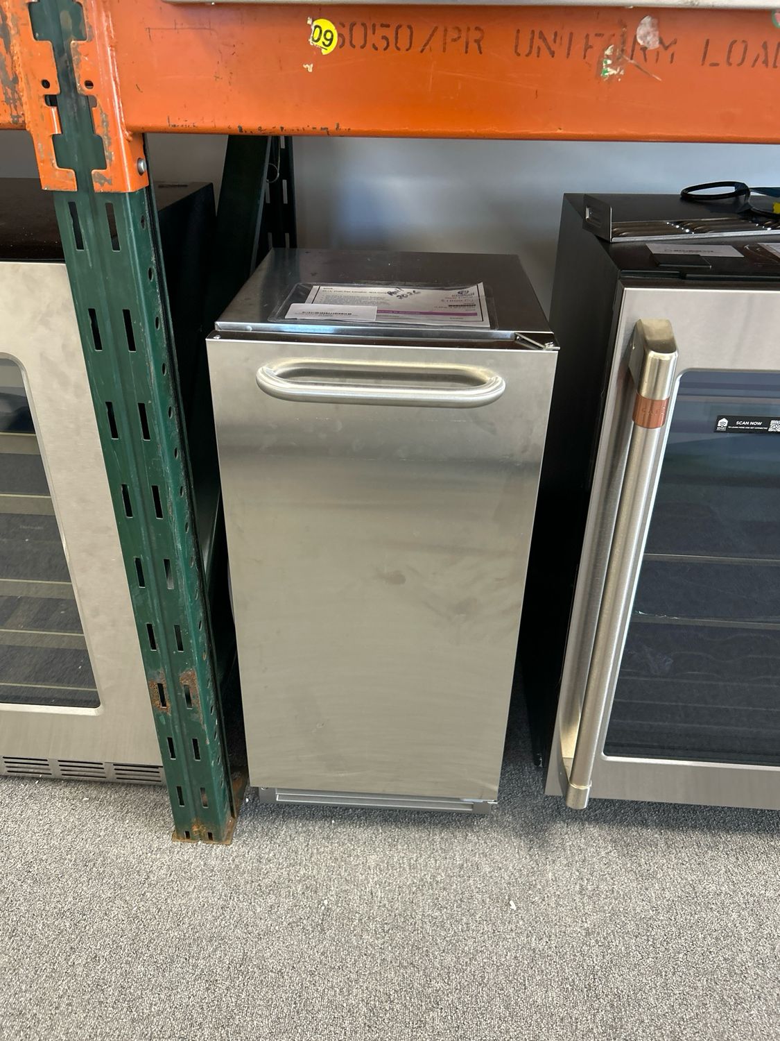 Summit BIM26H32 25 lb Drain Free Ice Maker ADA Compliant