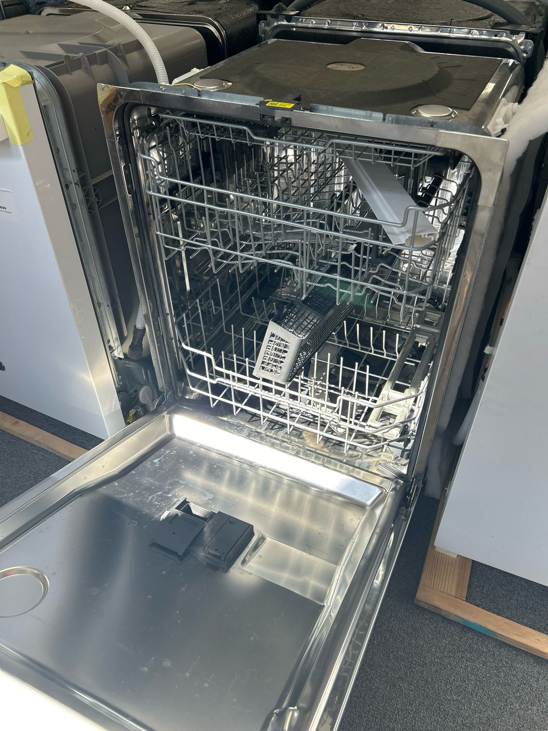 GE GDT670SGVWW  24 in. Top Control Built-In Tall Tub Dishwasher