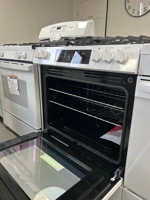 Frigidaire FCFG3062AW 30" Front Control Gas Range with Quick Boil
