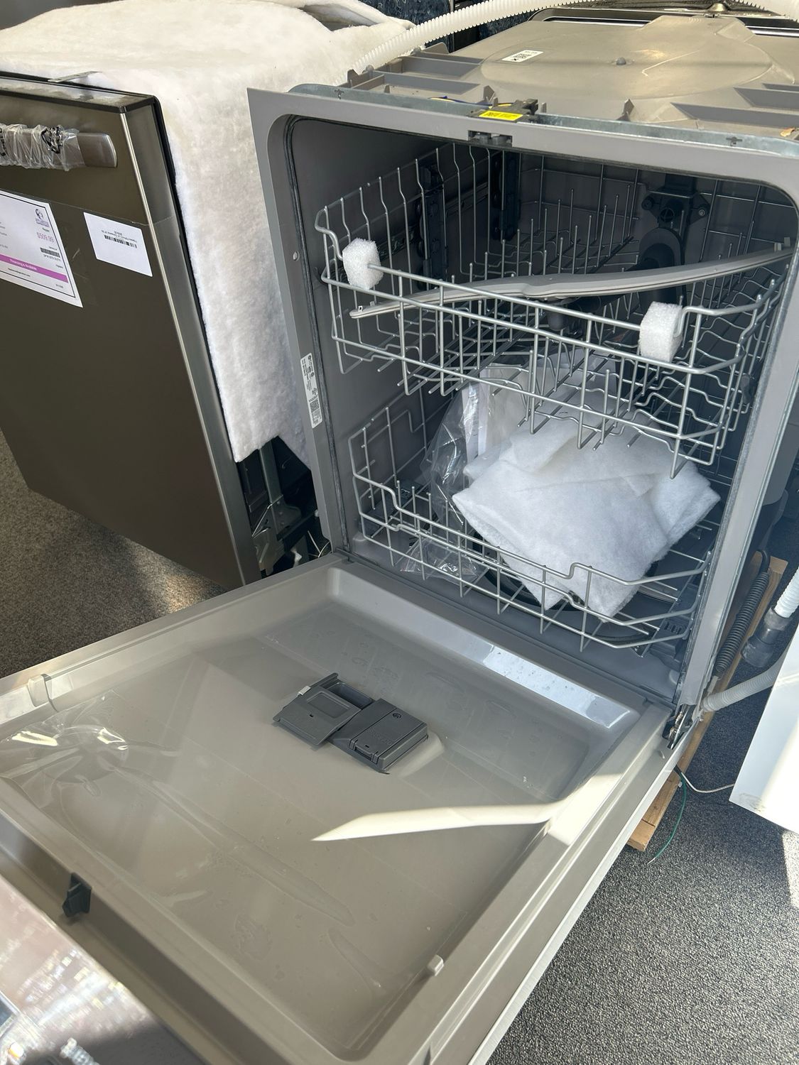 GE GDT550PGRWW  Top Control Built-in Dishwasher