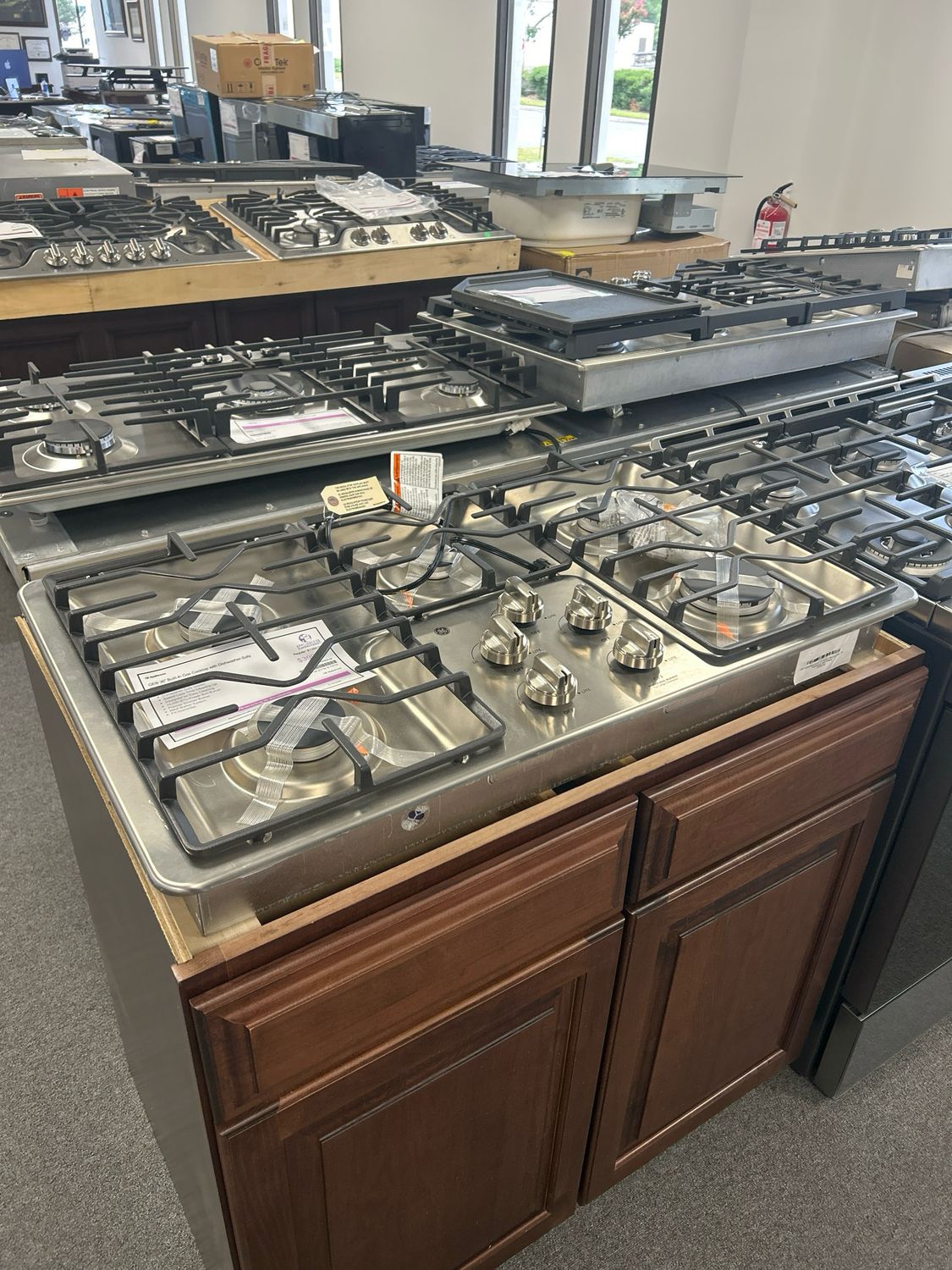 GE JGP3036SLSSOB 36" Built-in Gas Cooktop with Dishwasher Safe Grates