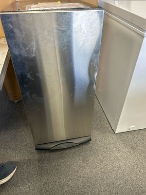 GE UCG1520NSS 15" Built-in Trash Compactor GE UCG1520NSS 15" Built-in Trash Compactor
