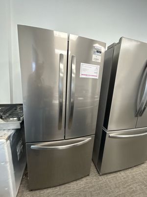 Frigidaire FRFG1723AV 31" Refrigerator CD French Door Refrigerator 17.6 cu. ft.