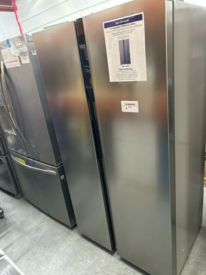 Frigidaire FRSG2115AV 21.4 Cu Ft Side By Side Refrigerator