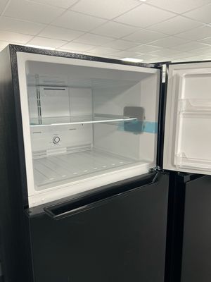 Kenmore KM4661359 30" 20.2CF Top Freezer Refrigerator E-Star Black