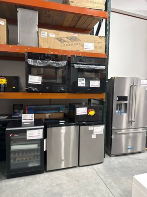 Frigidaire FFEW3026TB 30" Single Electric Wall Oven - Black S&amp;D