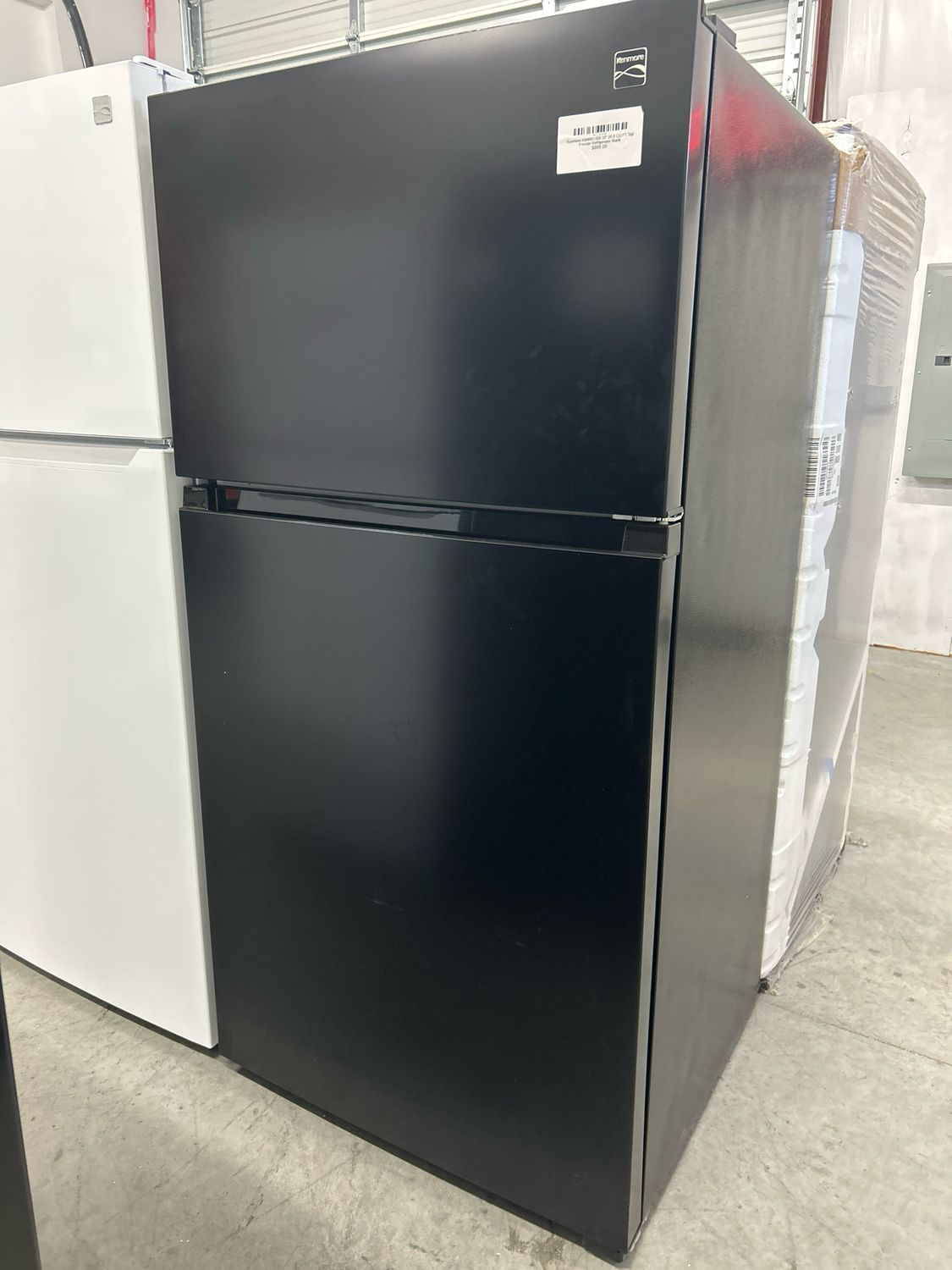 Kenmore KM4661339 33" 20.5 CU FT Top Freezer Refrigerator Black