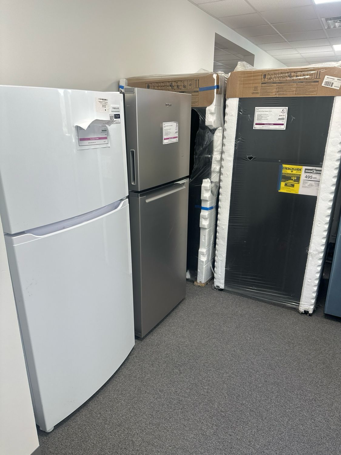 Whirlpool WRT112CZJZ 24-inch Wide Small Space Top-Freezer Refrigerator - 11.6 cu. ft.
