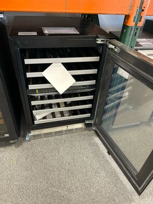 Thermador T24UW925RS Freedom® Under Counter Wine Cooler with Glass Door 24'' Professional Stainless Steel, Right Hinge