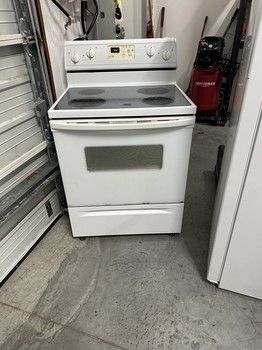 Pre Owned Whirlpool Electric Range RF364PXMQPO Pre-Owned Appliance