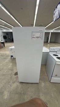 Frigidaire 16 cu ft Upright Freezer FFFU16F2VW