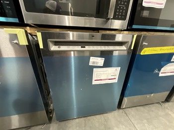 GE GDF670SYVFS  Fingerprint Resistant Front Control with SS Interior Dishwasher with Sanitize Cycle