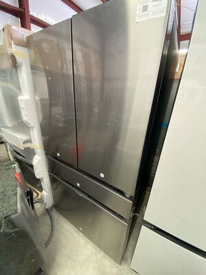 Samsung Stainless Steel Bespoke 29 cu. ft. 4 Door French Door Refrigerator with Beverage Center Model RF29BB8600QLAA MSRP $3699s