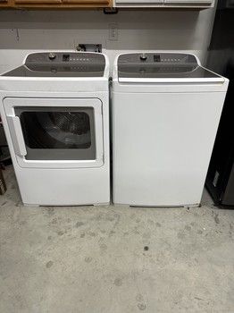 Pre Owned Fisher &amp; Paykel Washer/Dryer Set WL4227P196207-APO DE7027P1US096201PO Pre-Owned Appliance