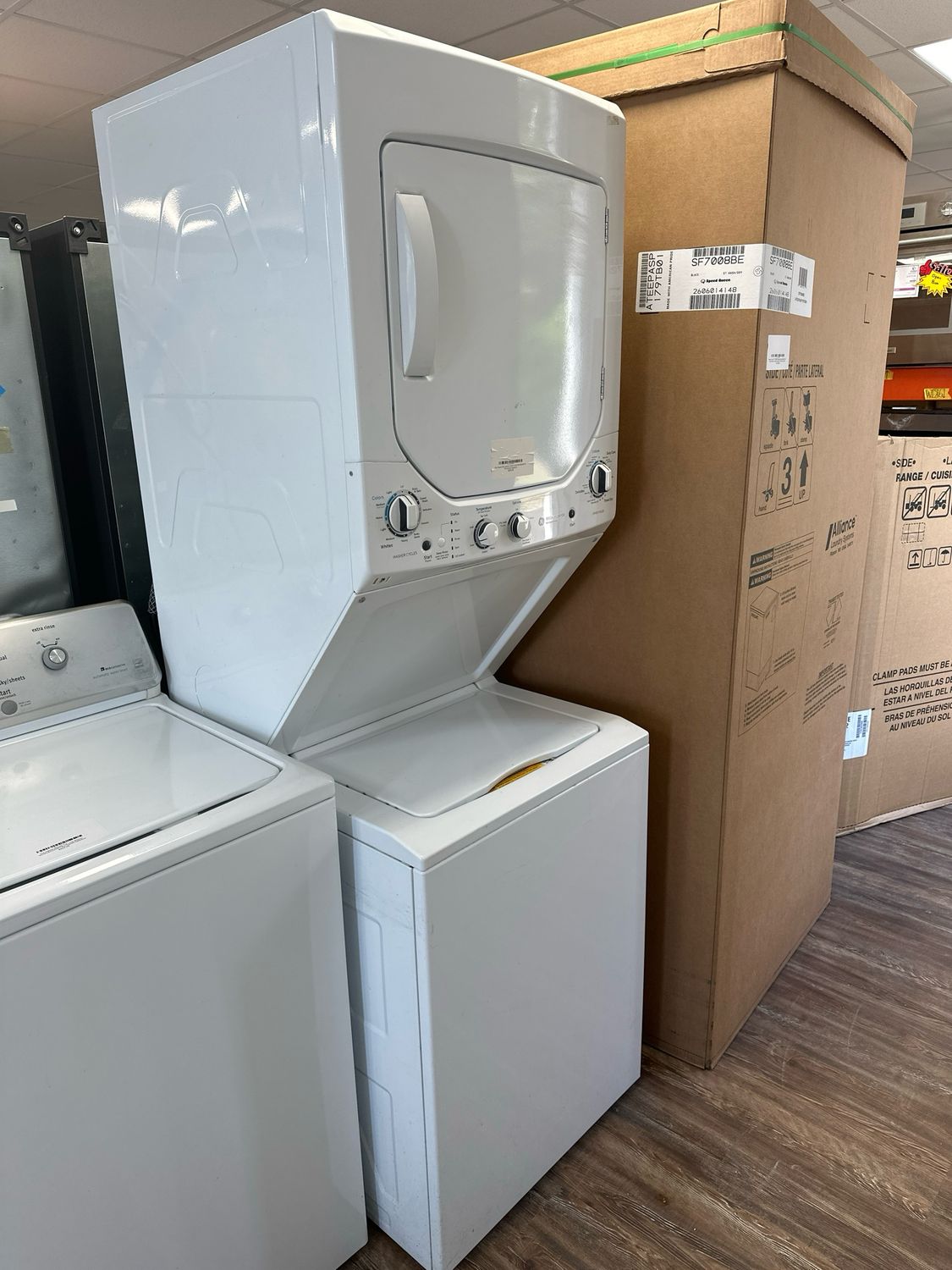 Pre Owned GE Laundry Center GUD24ESSMWWPO Pre-Owned Appliance