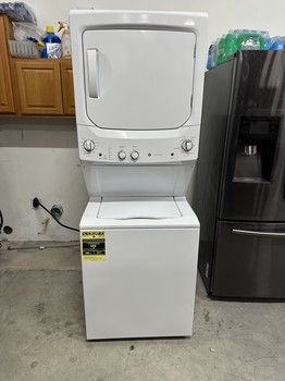 GE GUD27ESSM1WW Laundry Center  Washer and Dryer
