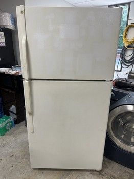 Pre Owned GE Refrigerator With Ice Maker GTS22JCPARWWPO Pre-Owned Appliance