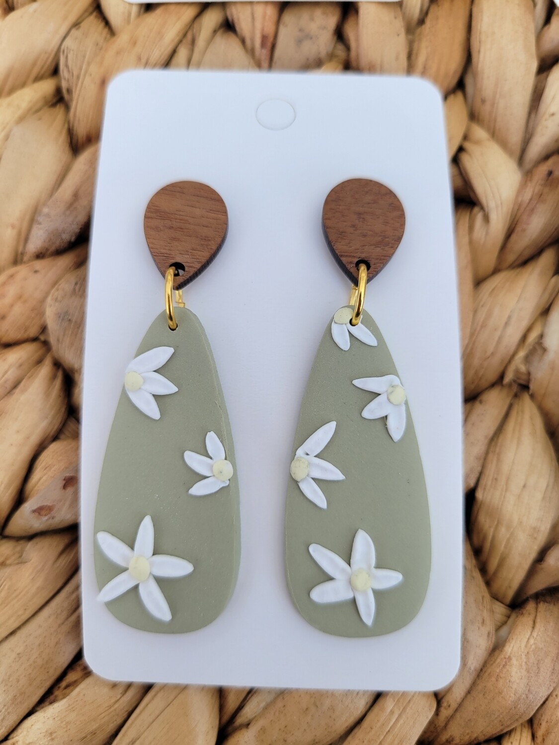 Lazy Daisy Dangle