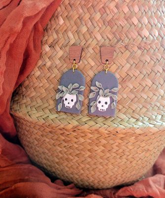 Pothos Skull Dangle