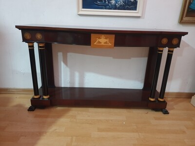 Consola de madera con marquetería