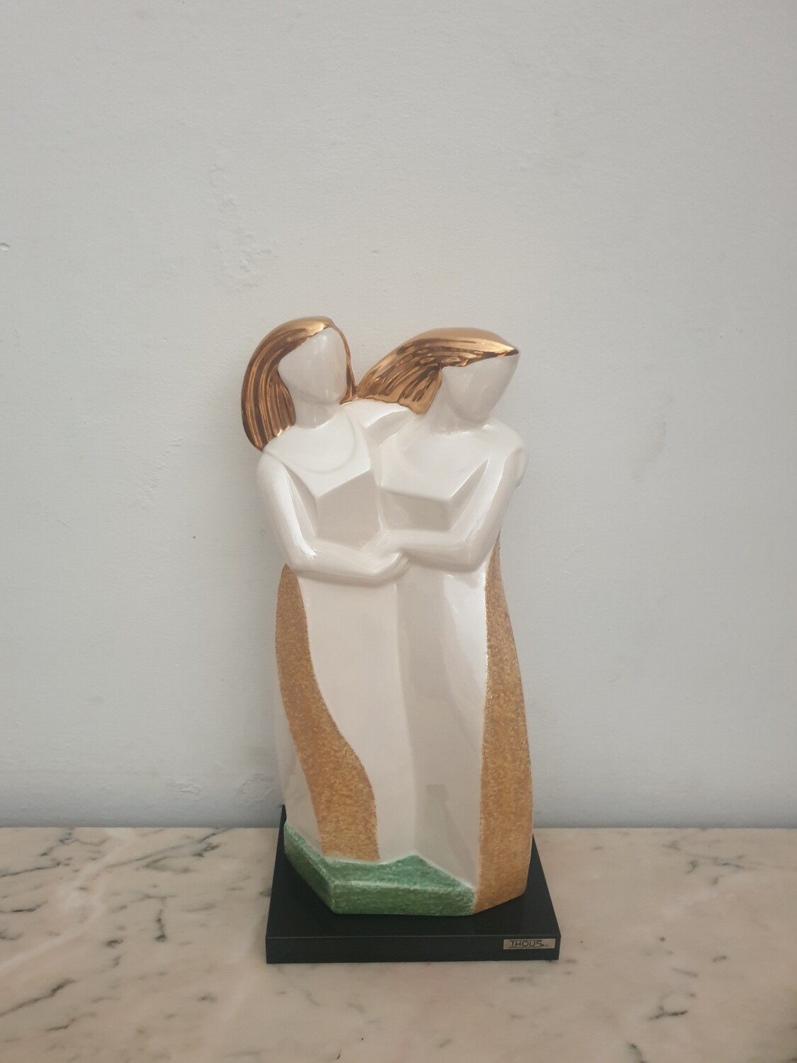 Figura de mujeres marca Thous