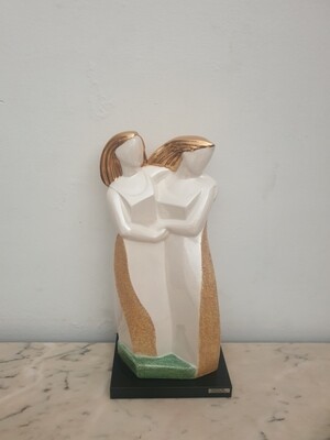 Figura de mujeres marca Thous