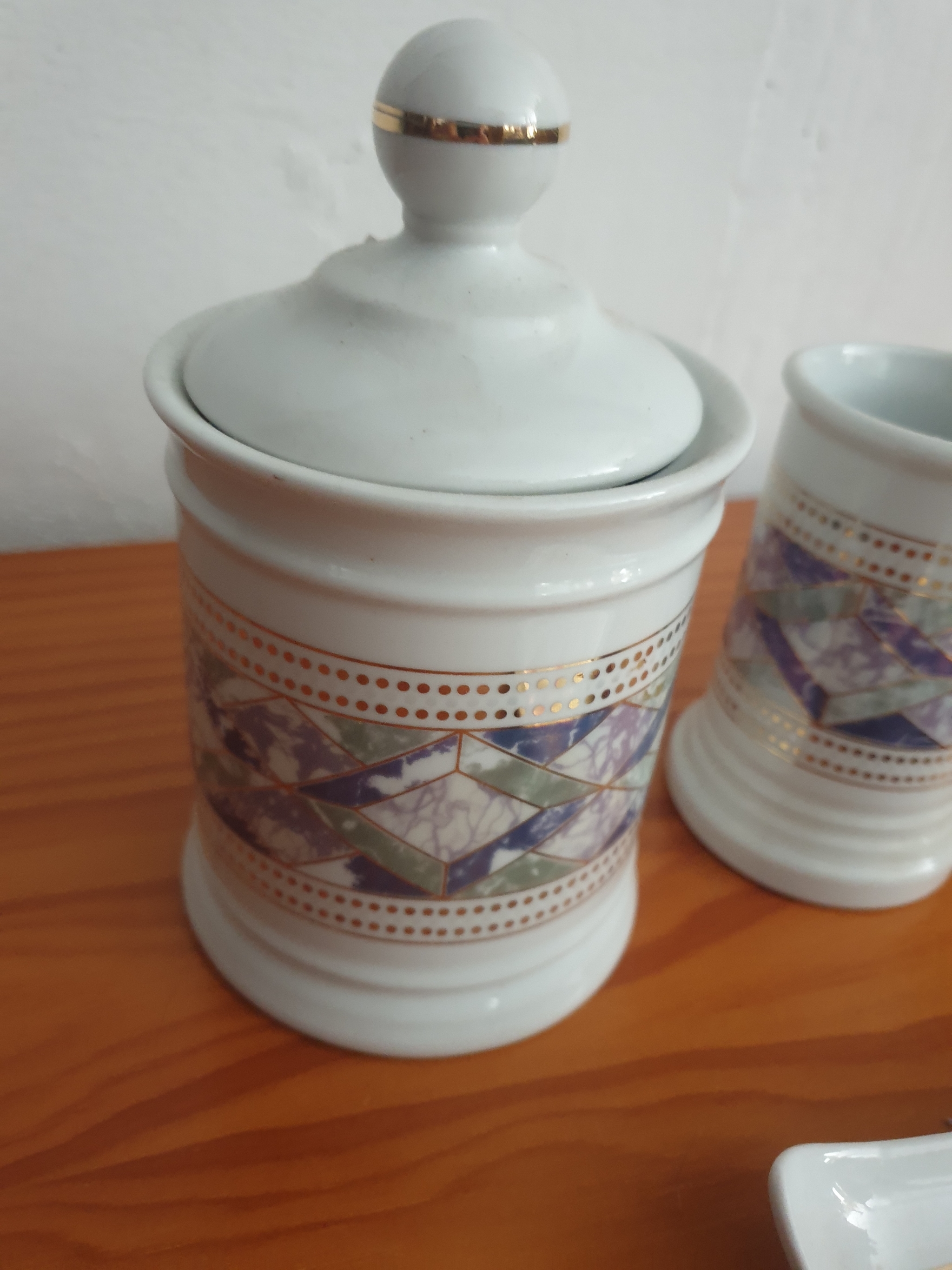 Precioso conjunto para baño de porcelana Sanbo