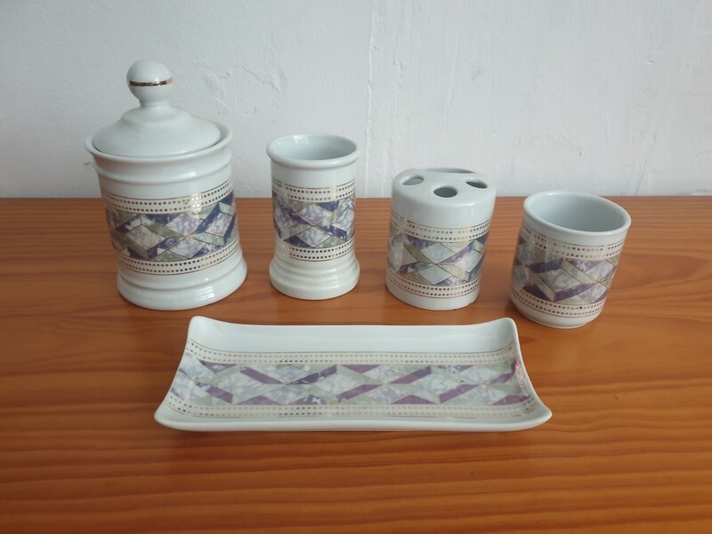 Precioso conjunto para baño de porcelana Sanbo