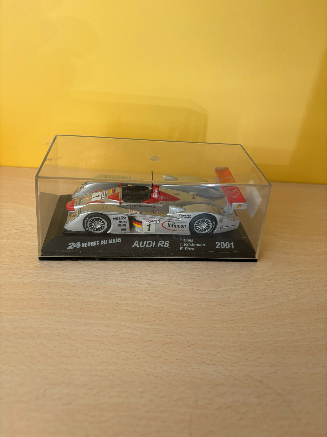 Miniatura Audi R8 de 24 heures du mans
