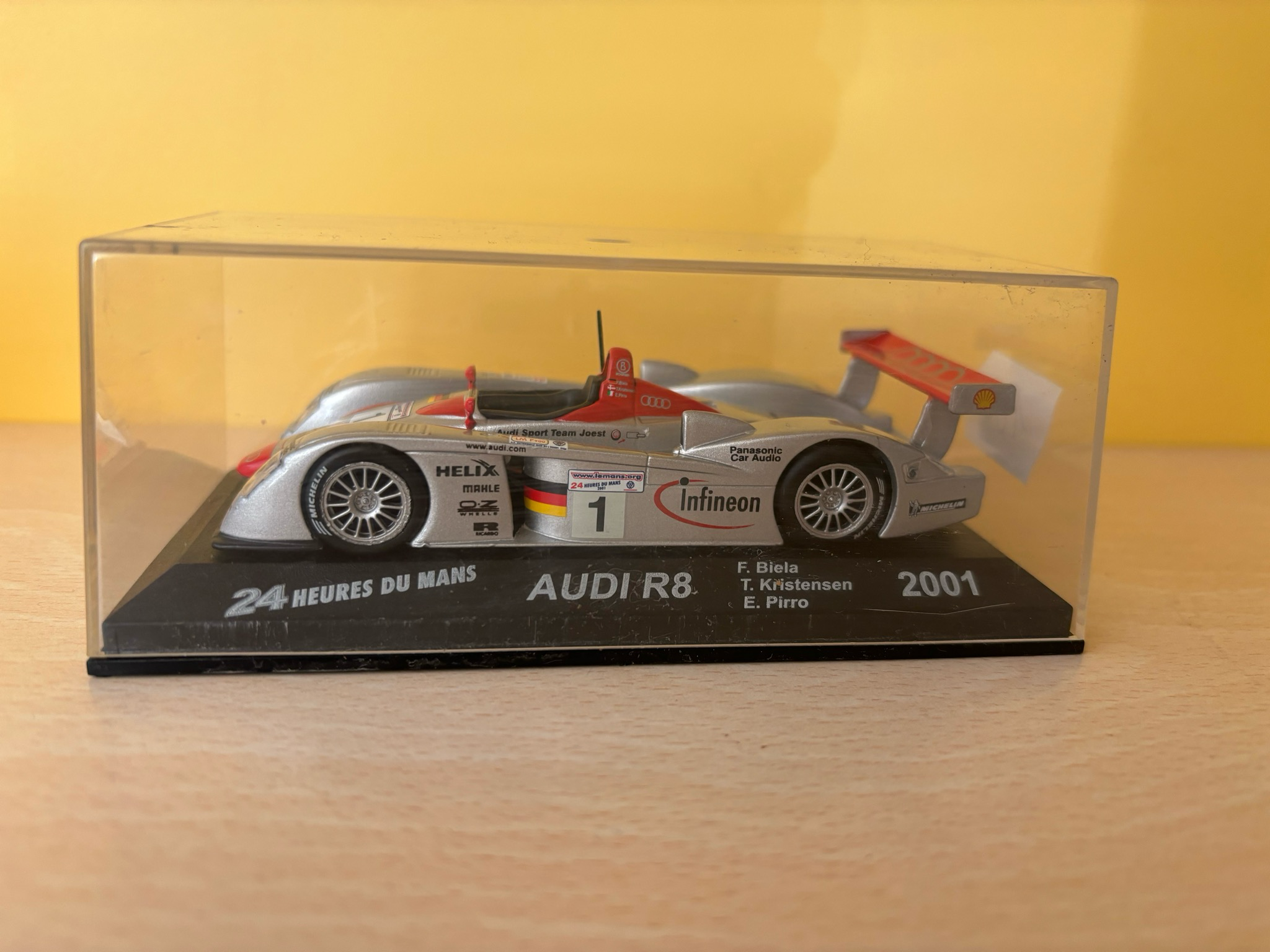 Miniatura Audi R8 de 24 heures du mans