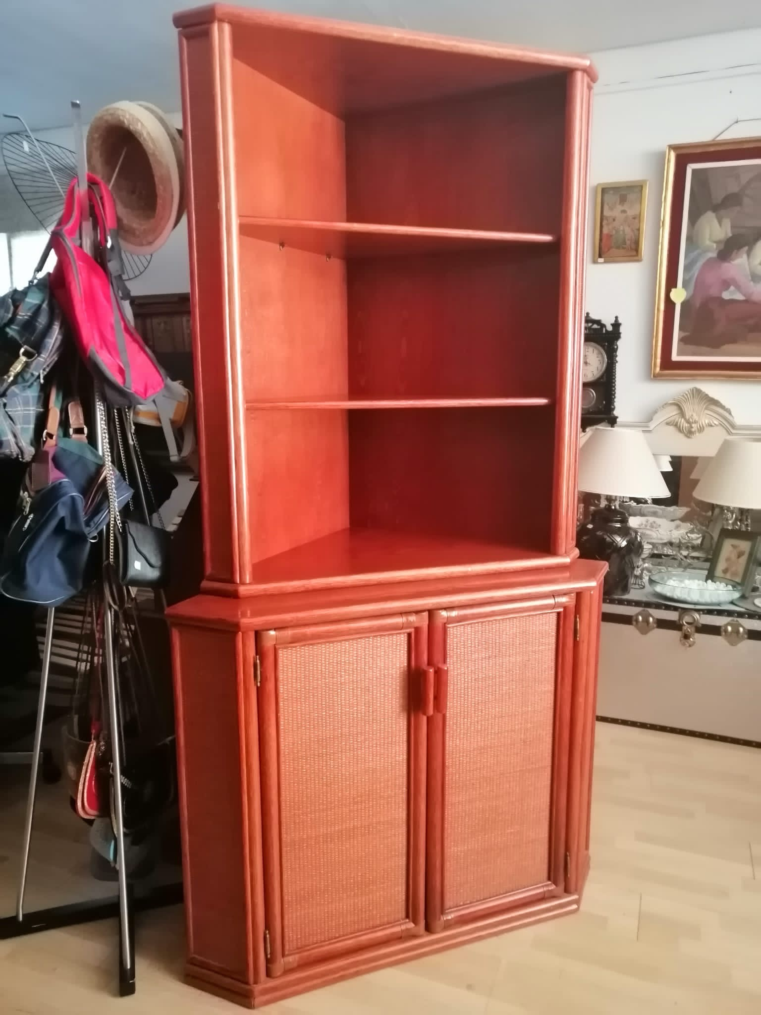Mueble esquinero de bambú