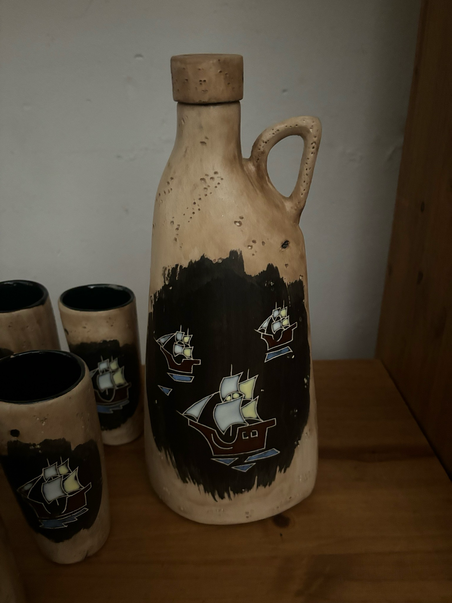 Juego de Botella y 6 vasos de cerámica con decoración marinera