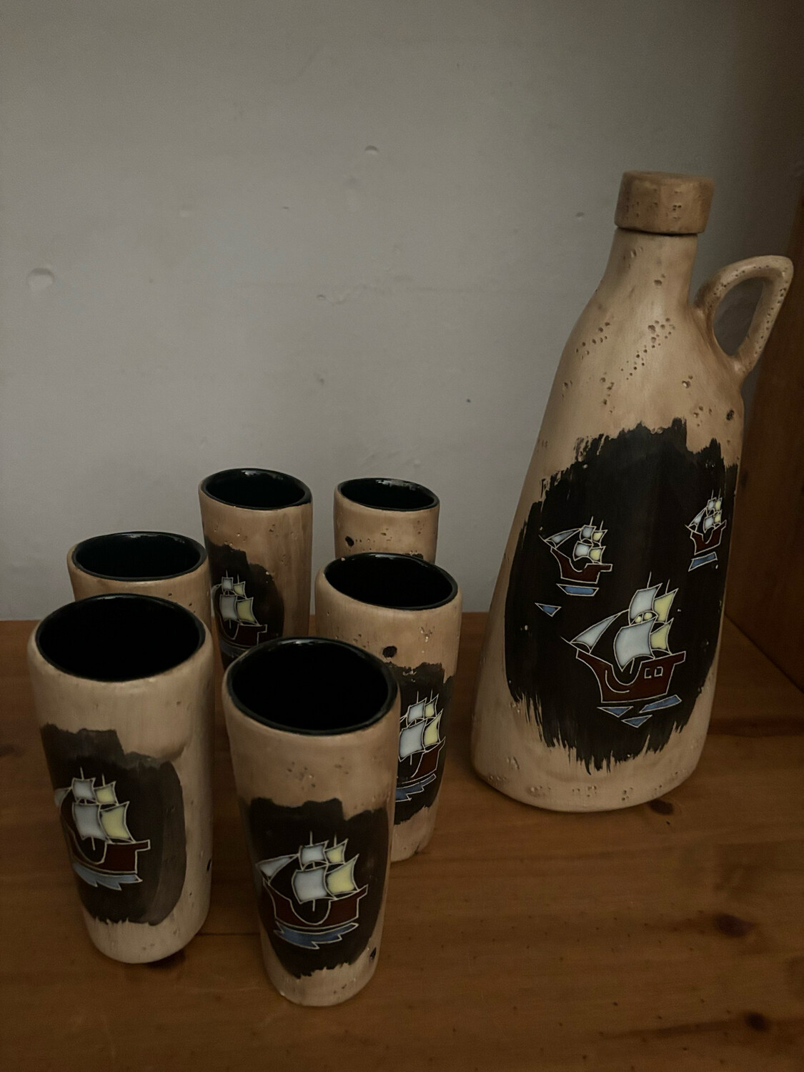 Juego de Botella y 6 vasos de cerámica con decoración marinera