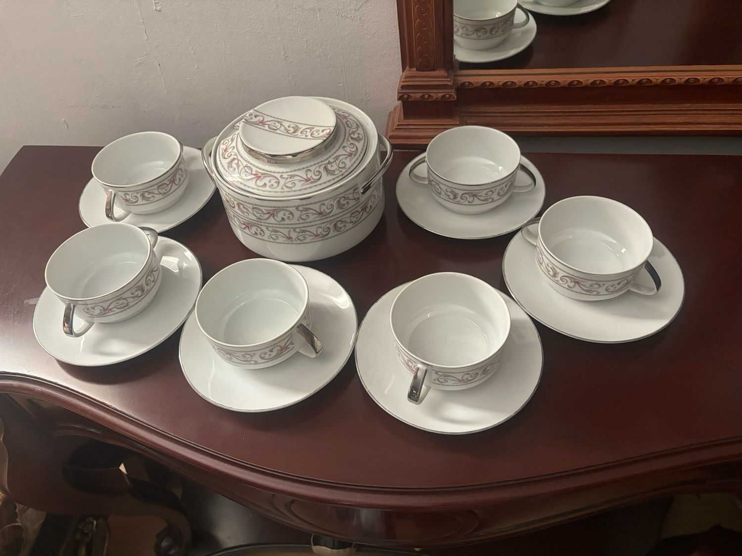 Sopera con 6 tazas