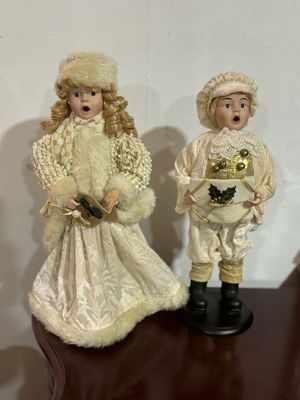 Muñecas de niños cantando para Navidad Muñecas de niños cantando para Navidad