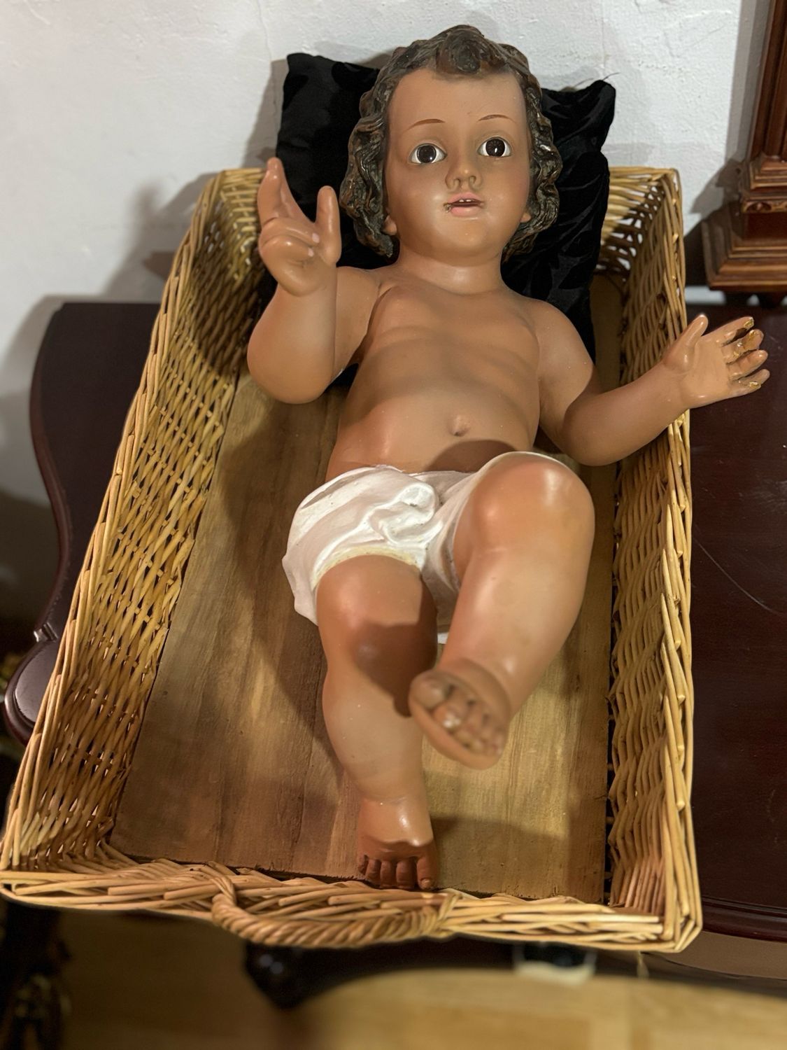 Niño Jesús con ojos de cristal y gran tamaño