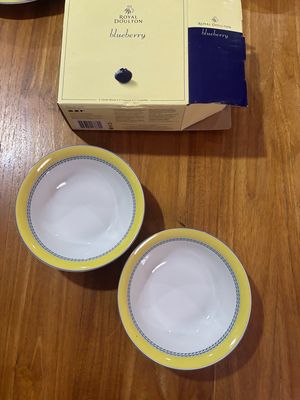 Dos platos hondos de Royal Doulton en su caja